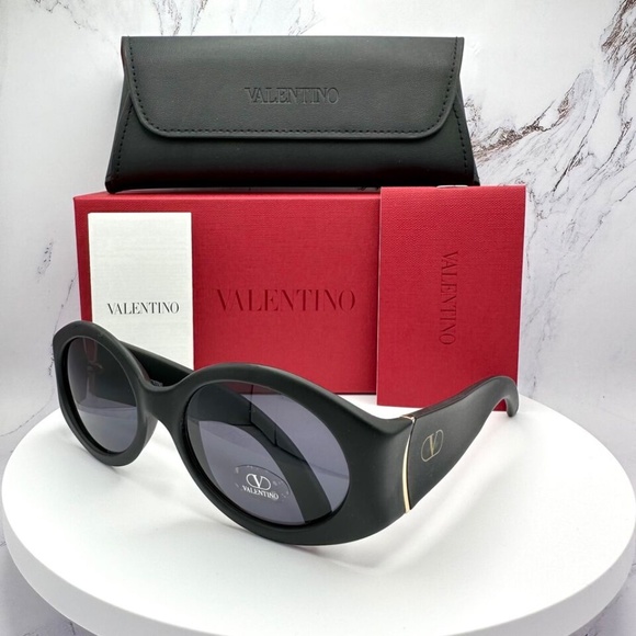 ❌SOLD ❌Valentino New Womens V Logo Sunglasses - Picture 8 of 16